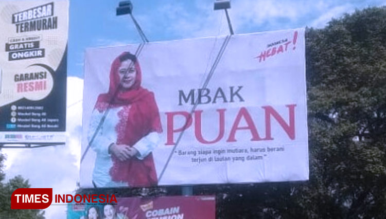 Baliho Mbak Puan bertebaran di Surabaya, Jumat (18/6/2021). (FOTO: Dok. TIMES Indonesia)