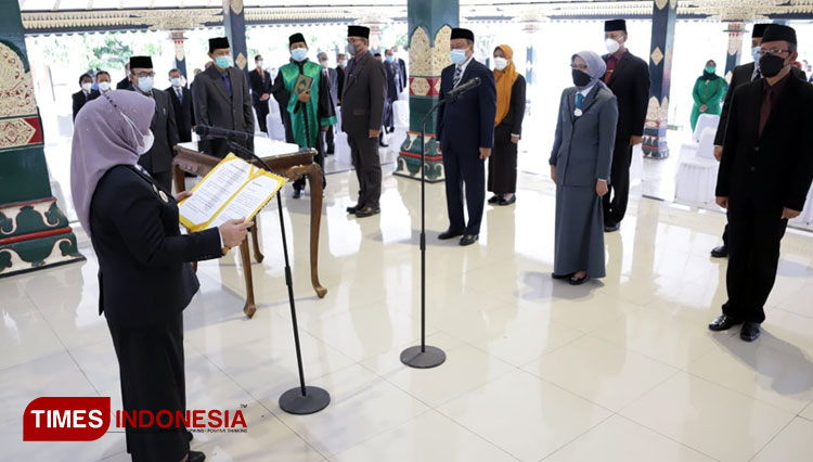 Bupati Sleman Kustini SP melantik sembilan pejabat di lingkungan Pemkab Sleman, Jumat (18/6/2021). (FOTO: Humas Pemkab Sleman for TIMES Indonesia)