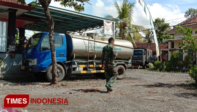 Truk Tangki Air Bersih Bantuan Presiden RI Disiagakan di Lokasi TMMD 111 Banyuwangi