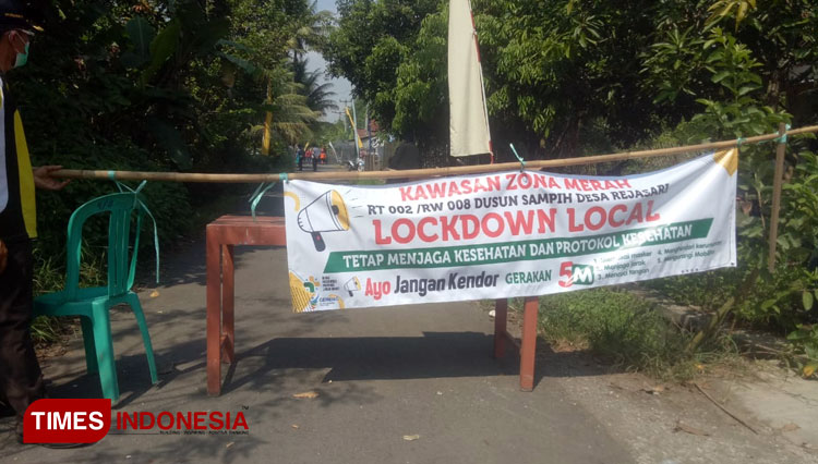 Dusun Sampih yang kini lockdown usai puluhan warganya terpapar Covid-19 dari klaster hajatan (Foto:Susi/TIMES Indonesia)