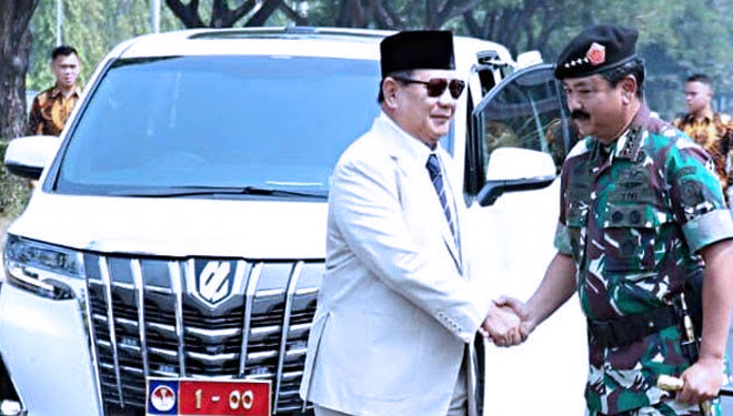 [Kiri] Menhan RI Prabowo Subianto. (FOTO: Fajar)