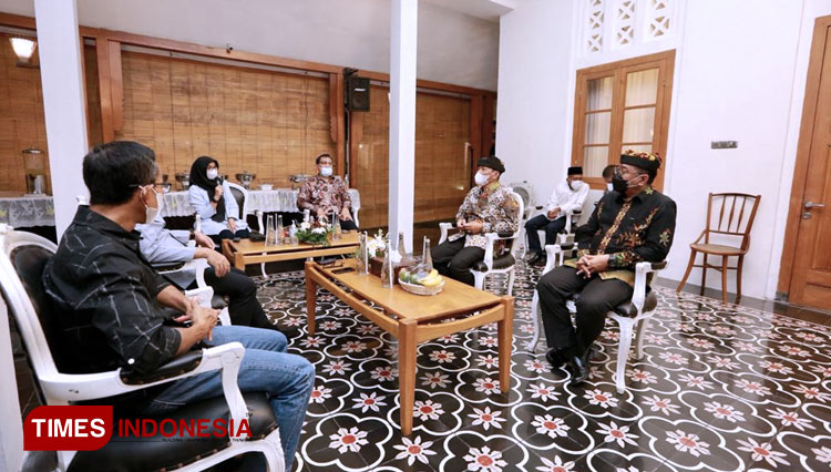 Bupati Banyuwangi Ipuk Fiestiandani Azwar Anas saat pertemuan bersama (Foto: Rizki Alfian/TIMEIndonesia)