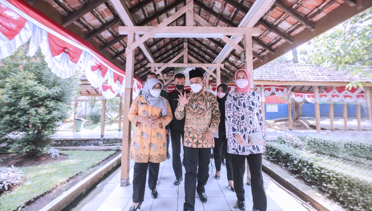 Bupati Bandung Dadang Supriatna saat meninjau RSUD Majalaya. (FOTO: Humas Pemkab for TIMES Indonesia)