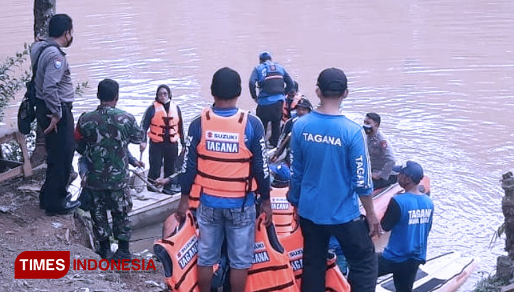 menyusuri-sungai-Ciputrapinggan-untuk-membersihkan-sampah-2.jpg