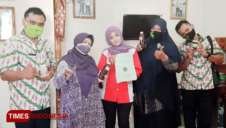 Sirup pokak hasil produksi IKM Aulia Probolinggo sukses raih sertifikat halal dari LPPOM MUI. (Foto-foto: IKM Aulia for TIMES Indonesia)