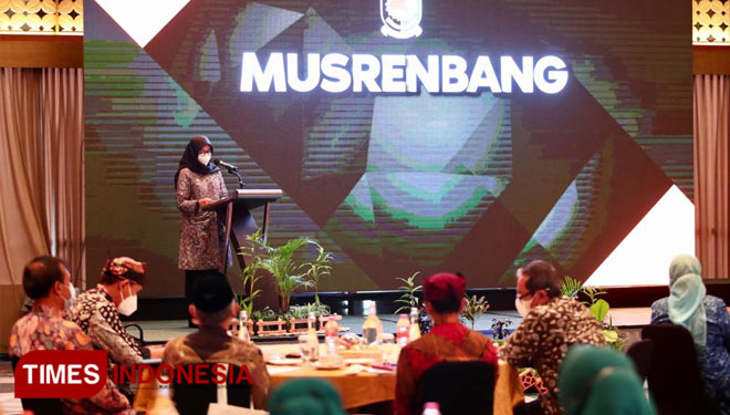 Bupati Banyuwangi Ipuk Fiestiandani Azwar Anas saat Musrenbang (Foto : Rizki Alfian/ TIMESIndonesia)
