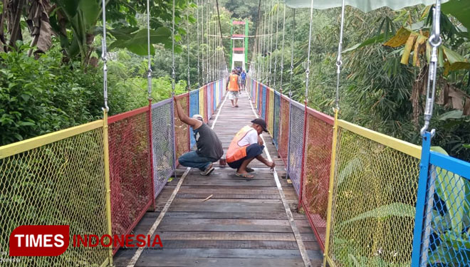 Jembatan Gantung Cipadung besok sudah mulai dibuka kembali (Foto:Susi/TIMES Indonesia)