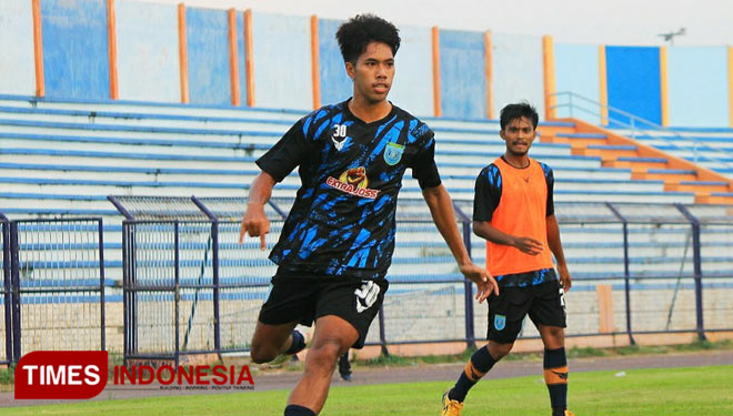 Sandy Ferizal, saat menjalani latihan perdana bersama Persela Lamongan, di Stadion Surajaya Lamongan, Senin (21/6/2021). (FOTO: MFA Rohmatillah/ TIMES Indonesia)