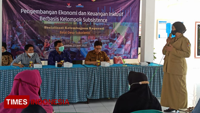KpwBI Jember serta Dinas Koperasi (Diskop) dan UMKM Jember saat mensosialisasikan pelatihan kelembagaan koperasi. (Foto: Arip Ripaldi/TIMES Indonesia)