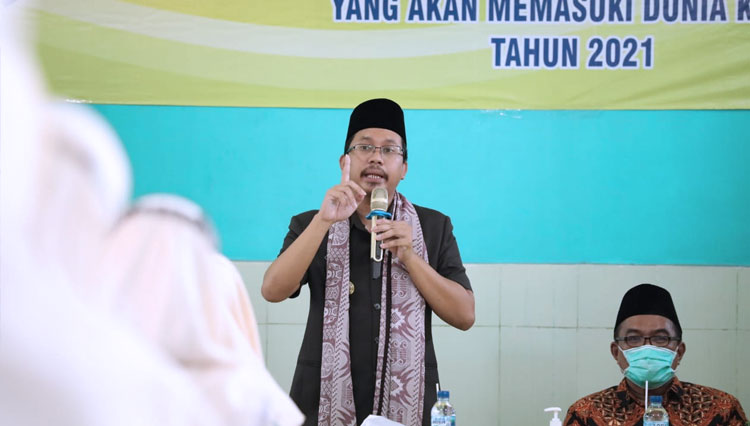 Bupati Sidoarjo, Ahmad Muhdlor Ali (Gus Muhdlor) saat membuka acara Pembekalan Khusus bagi Lulusan SMK se Kabupaten Sidoarjo di SMK Diponegoro. (foto: Kominfo Sidoarjo for TIMES Indonesia)