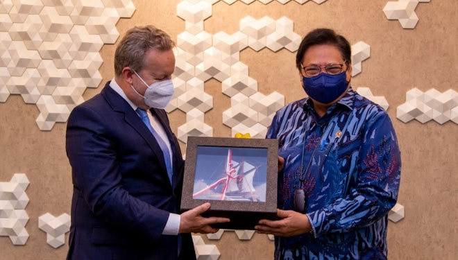 Menko Perekonomian RI, Airlangga Hartarto, menerima kunjungan dari Menteri Lingkungan Hidup Ceko. (Foto:   Kemnko Perekonomian RI) 