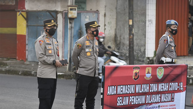 Masuk Zona Merah, Ada Penyekatan di Beberapa Ruas Jalan Kecamatan Sumber Cirebon