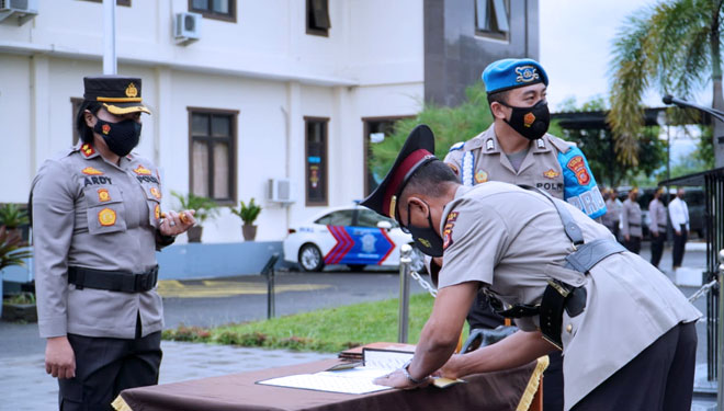 Sertijab dan pengukuhan pejabat utama Polresta Banjar c