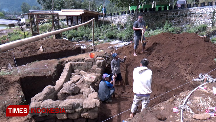 Arkeolog Gali Temuan Struktur Bangunan Kuno di Sapikerep Probolinggo