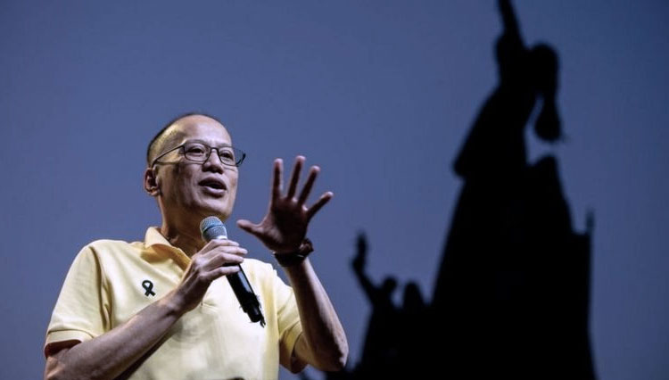 Benigno Aquino dipandang sebagai penerus warisan orang tuanya. (FOTO: BBC/Getty Image)