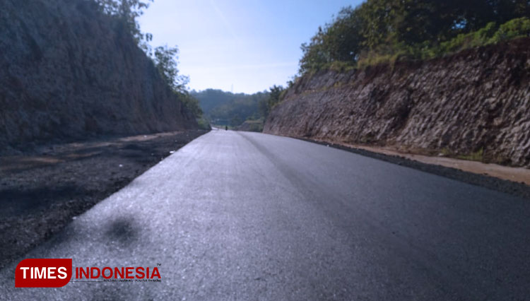 Proyek Jalur Jalan Lintas Selatan (JJLS). (FOTO: Edy Setyawan/TIMES Indonesia)
