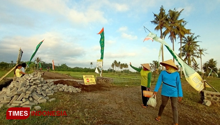 Pemkab Banyuwangi Lanjutkan Pembangunan Jalan TMMD 111 Pemkab Banyuwangi Lanjutkan Pembangunan Jalan TMMD 111