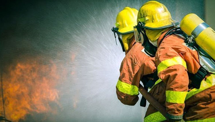 Kebakaran relatif sering terjadi di negara ini karena undang-undang keselamatan yang lemah. (FOTO: Express/Getty Image)