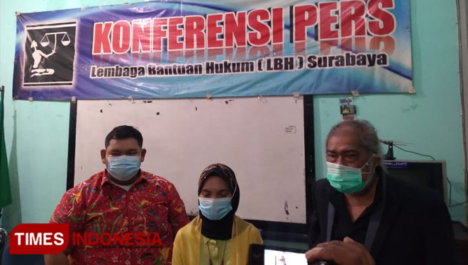 Ketua Komnas (Komisi Nasional) Perlindungan Anak (PA) Arist Merdeka Sirait (kanan). (Foto: Khusnul Hasana/TIMES Indonesia). 