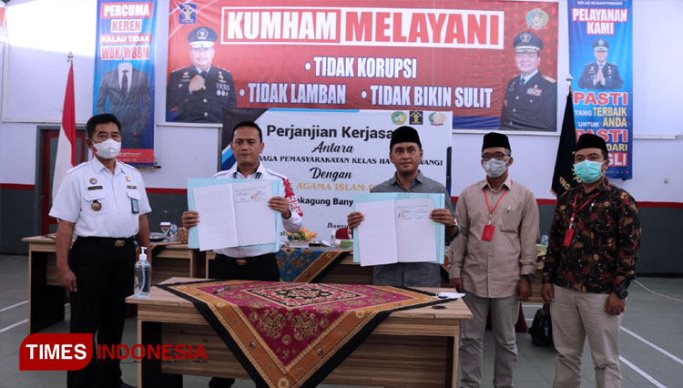 Penandatanganan kerjasama antara IAIDA Blokagung dengan Lapas Kelas 2A Banyuwangi. (FOTO: Syamsul Arifin/TIMES Indonesia)
