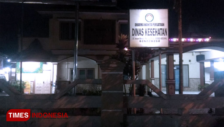 Kantor Dinas Kesehatan Kabupaten Bondowoso, kini dilockdown setelah sejumlah karyawan terpapar Covid-19 (FOTO: Moh Bahri/TIMES Indonesia)