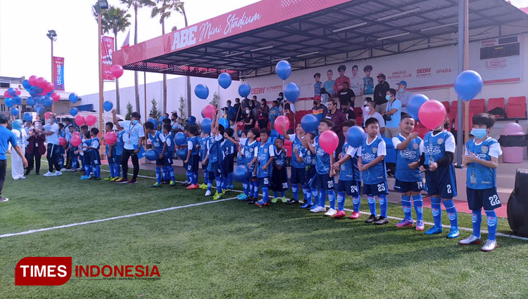 Pembukaan-Dendi-Santoso-Soccer-School-saat-diresmikan.jpg