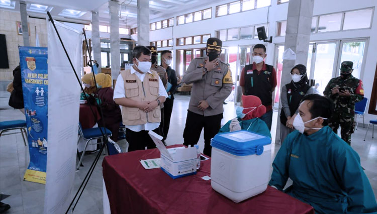 Polres Garut Bersama Pemkab Garut Gelar Vaksinasi Massal