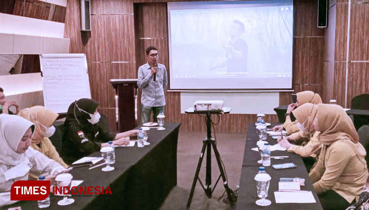 Karyawan Hotel Horison Gresik Ditingkatkan Melalui Pelatihan Literasi Digital