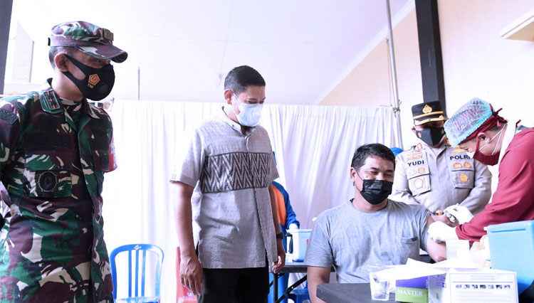 Tinjau Vaksinasi Massal, ini Pesan Wali Kota Kediri