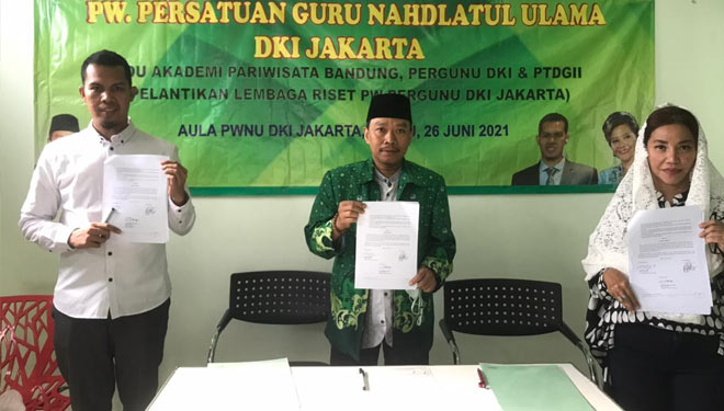 Penandatangan Memorandum of Understanding (MOU) antara Ketua PW Pergunu DKI Jakarta, Direktur Utama DGII dan Direktur Akademi Kebidanan ar Rahmah Bandung. (FOTO: dok Lutfi Hakim Wahid)