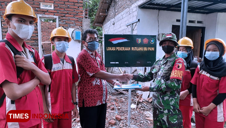 Satgas TMMD 111 Banyuwangi Dapat Desain Rumah Karya Siswa SMKN 1 Glagah