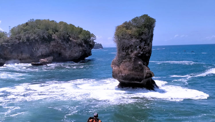 An exotic view of Baban Gede Beach Pacitan. (Photo: Yusuf For TIMES Indonesia)