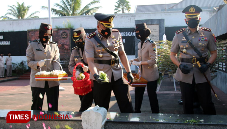 Sambut HUT Ke-75 Bhayangkara, Polresta Malang Kota Ziarah Makam ...