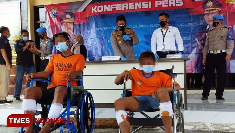 Dua pelaku curanmor asal Pasuruan ditangkap Satreskrim Polres Batu. (Foto: Muhammad Dhani Rahman/TIMES Indonesia)