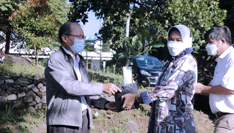 Wali Kota Batu Dewanti Rumpoko 2