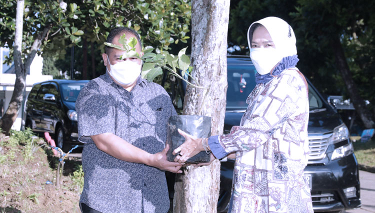 Wali Kota Batu Dewanti Rumpoko 3