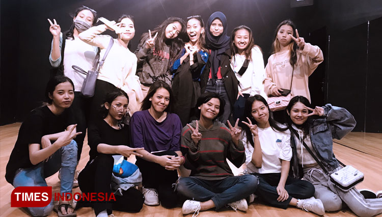 Foto bersama Grup Dance FD Community. (FOTO: Ratu Bunga/TIMES Indonesia)