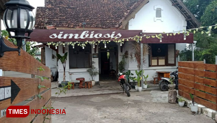 Kafe Simbiosis yang terletak di Jalan Raya Ploso Babat, Kecamatan Ploso, Kabupaten Jombang (Foto : Rohmadi/TIMES Indonesia)