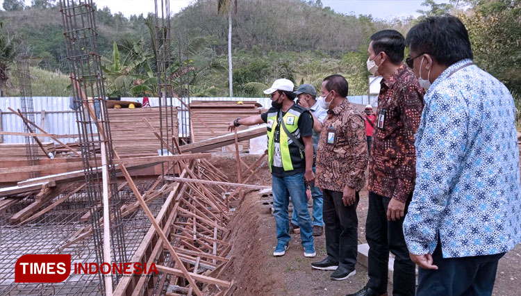 Pemasangan-pipa-diare-SPAM-Kaligoro-3.jpg