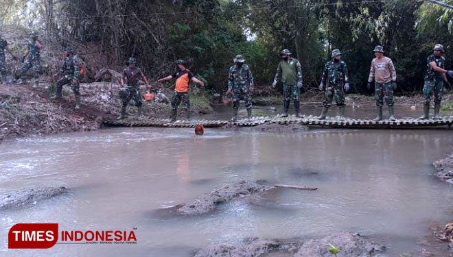 Jembatan Bambu Jadi Saksi Bisu Kekompakan Tni Di Tmmd 111 Banyuwangi Times Indonesia 6646