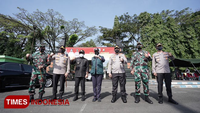 Upacara gelar pasukan kesiapan PPKM Darurat. (Muhammad Dhani Rahman/TIMES Indonesia)