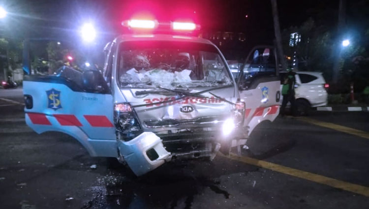 PPKM Darurat Kota Surabaya, Mulai Kecelakaan Ambulans hingga Hukuman Pelanggar Prokes