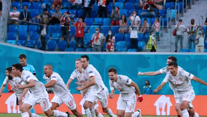 La Furia Roja akhirnya menjadi tim pertama yang menginjakkan kakinya di jenjang semifinal Euro 2020.(FOTO :BBC/Getty Image)