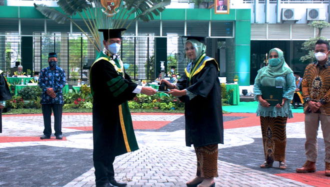 Suasana wisuda Universitas Hayam Wuruk Surabaya, Sabtu (3/6/2021). (Foto: dok. UWH Perbanas Surabaya untuk TIMES Indonesia).