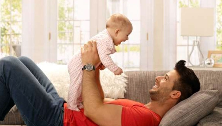 Ilustrasi kedekatan ayah dan anak perempuannya. (FOTO :  Shutterstock)