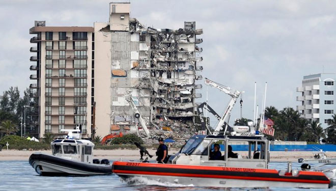 Runtuhnya sebagian bangunan tempat tinggal 12 lantai di Miami telah menyebabkan 121 orang belum ditemukan(FOTO: BBC/Reuters)