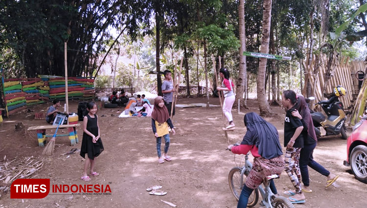 Cegah Kecanduan Gawai Pada Anak Saat Pandemi, Lembur Kaulinan Cibunar