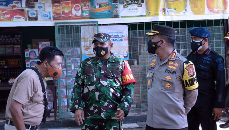 Polresta Cirebon dan Jajarannya saat patroli PPKM. (FOTO: Humas Polresta Cirebon)