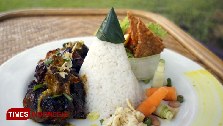 Buntut bakar empal gentong, menu tradisional khas Cirebon yang disajikan oleh Tirta Sanita Resort Kuningan. Foto-foto: Tirta Sanita Resort fo TIMES Indonesia)