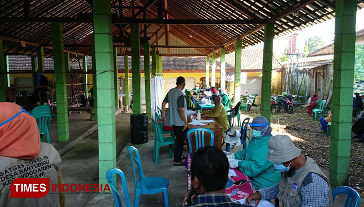Vaksinasi di Ngawi a